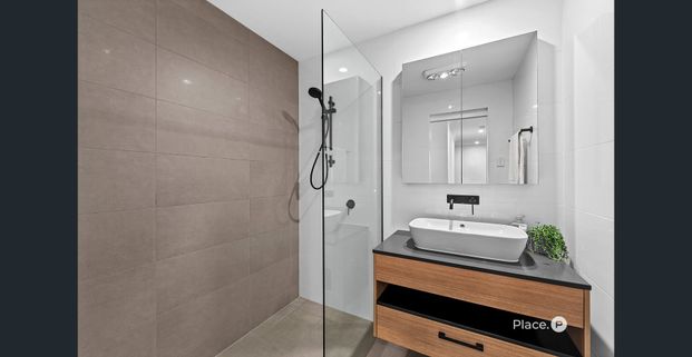 Modern Living In Albany Creek - Photo 1