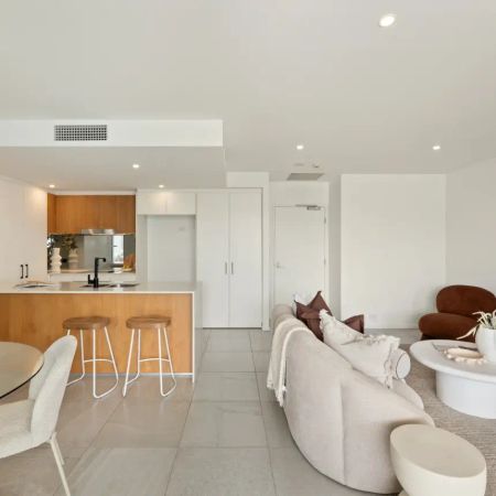 Where Riverside Living Meets Modern Sophistication - UNFURNISHED - Photo 2