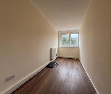 3 bedroom flat to rent - Photo 3