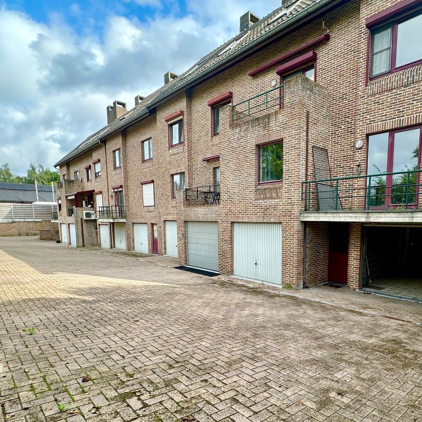 2 slaapkamer appartement met klein terras en inpandige garage vlakbij Zolder-centrum. - Foto 1