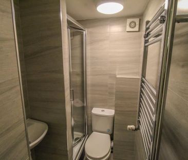 1 bedroom in a house share to rent - Photo 6