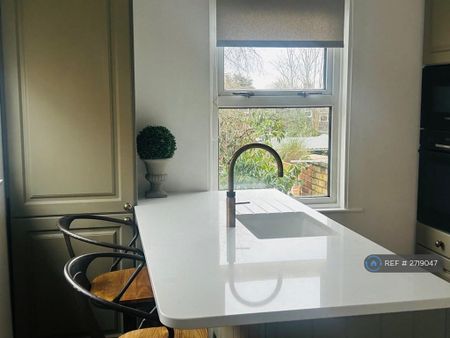 2 bedroom maisonette to rent - Photo 5