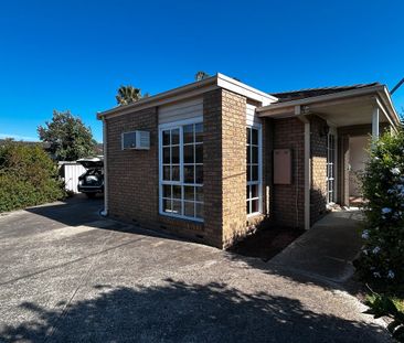 Spacious 3 Bedrooms Plus Study Home in Amazing Location - Photo 5