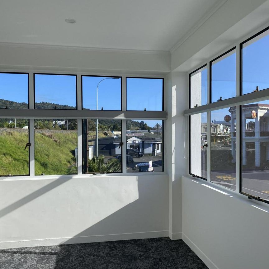 Central Whangarei living - Photo 1