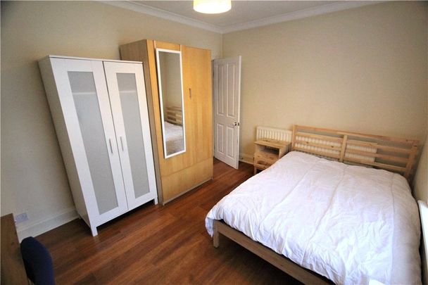 Kings Road, Egham, Surrey, TW20 9BN - Photo 1