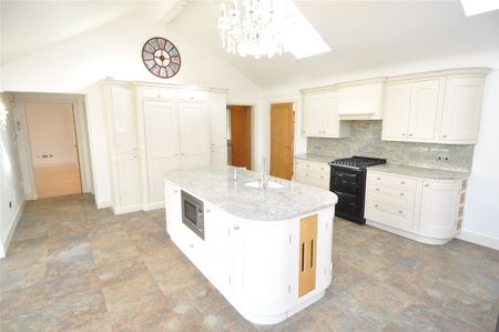 Church Farm, Church Lane, Thurstaston, Wirral, CH61 0HW - Photo 5