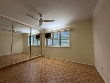 CHARMING 3 BEDROOM HOME IN WULGURU + SOLAR + ADDITIONAL UTILITY ROOM! - Photo 2