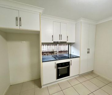 MODERN FAMILY HOME IN MIRAFLORES ESTATE - Photo 6