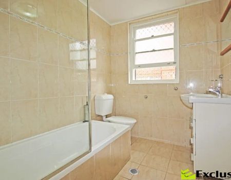 Strathfield - Photo 2