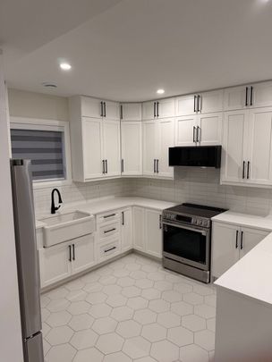 For Lease - 15 Bell Street, Stittsville - Munster - Richmond, Ontario - Photo 1