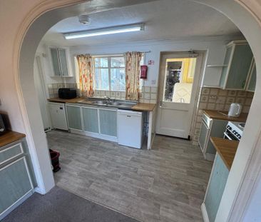 1 bedroom in a house share to rent - Photo 5