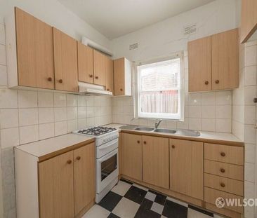 Generous apartment in great location! - Photo 3