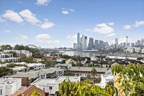Furnished Home With Beautiful Harbour And City Views - - Photo 1