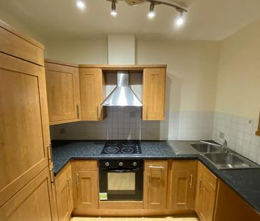 2 bedroom ground floor flat to rent - Photo 3