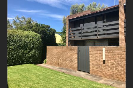 Spacious 3 bedroom Townhouse in Norwood - Photo 2