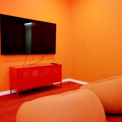 8 Bedroom Apartment - Photo 1