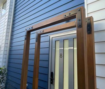 Light Filled 1 Bedroom with Private Backyard - Photo 3