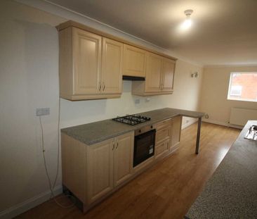 3 bed Flat - Photo 6