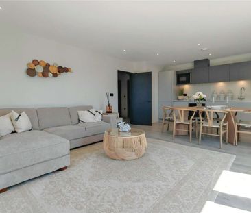 A contemporary apartment with premium specifications situated in Hy... - Photo 1