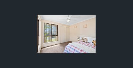 Family Home in the Heart of Elanora - Photo 4