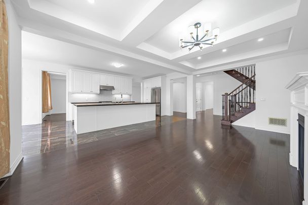 For Lease - 70 Forest Edge Crescent, East Gwillimbury, Ontario - Photo 1