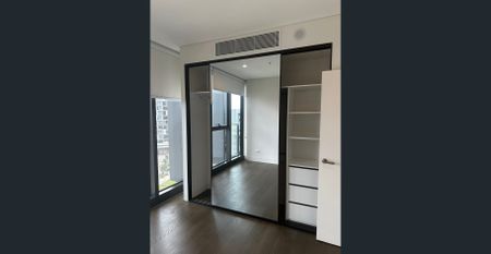 Stylish 2-Bedroom Apartment in a Convenient Lidcombe Location - Photo 5