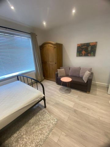 House share to rent - Photo 4