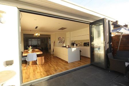 3 bedroom terraced house to rent - Photo 2