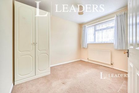 3 bedroom semi-detached house to rent - Photo 3