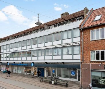 Lys og rummelig 3-værelses lejlighed på 1. sal - Foto 5