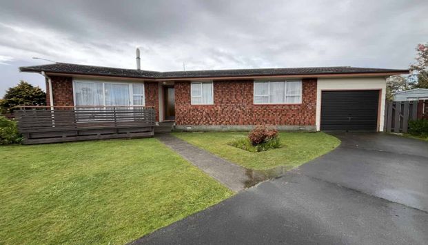 THREE BEDROOMS - CLOVERLEA - Photo 1