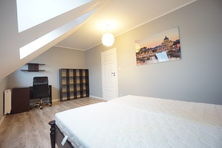 Pogodno umeblowane 2 pok. w apartamentowcu z windą - Zdjęcie 2