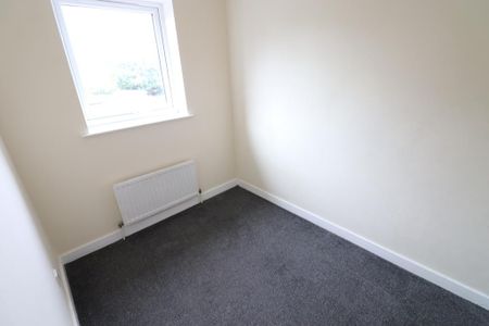 2 bedroom terraced house to rent - Photo 4