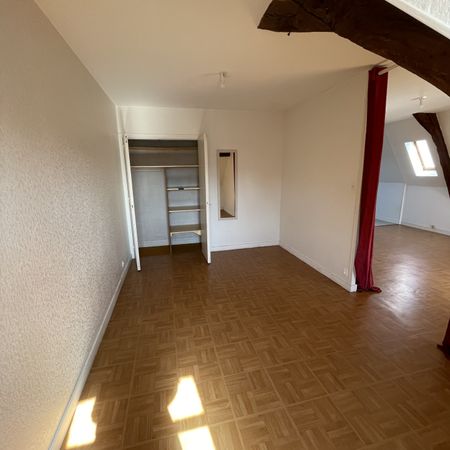 Location Appartement 2 pièces 43m² SABLE SUR SARTHE 72300 - Photo 3