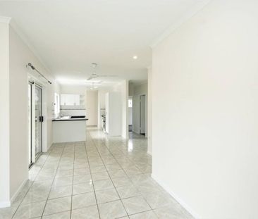 3 Bedroom Fully Airconditioned - Large Garden Shed - Side Access - Photo 1