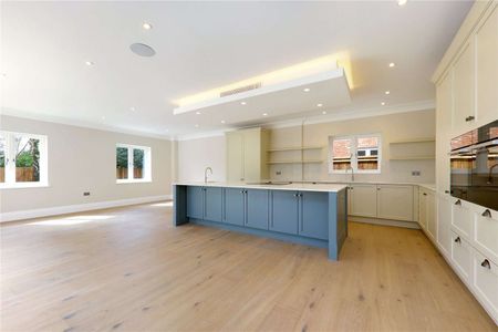 A magnificent, detached, new build, family home of over 9,000 sqft, spread over four floors. - Photo 4