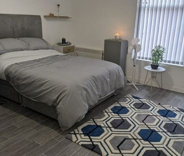 1 Bed Flat, Manchester, M11 - Photo 2