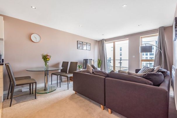 2 bedroom flat to rent - Photo 1