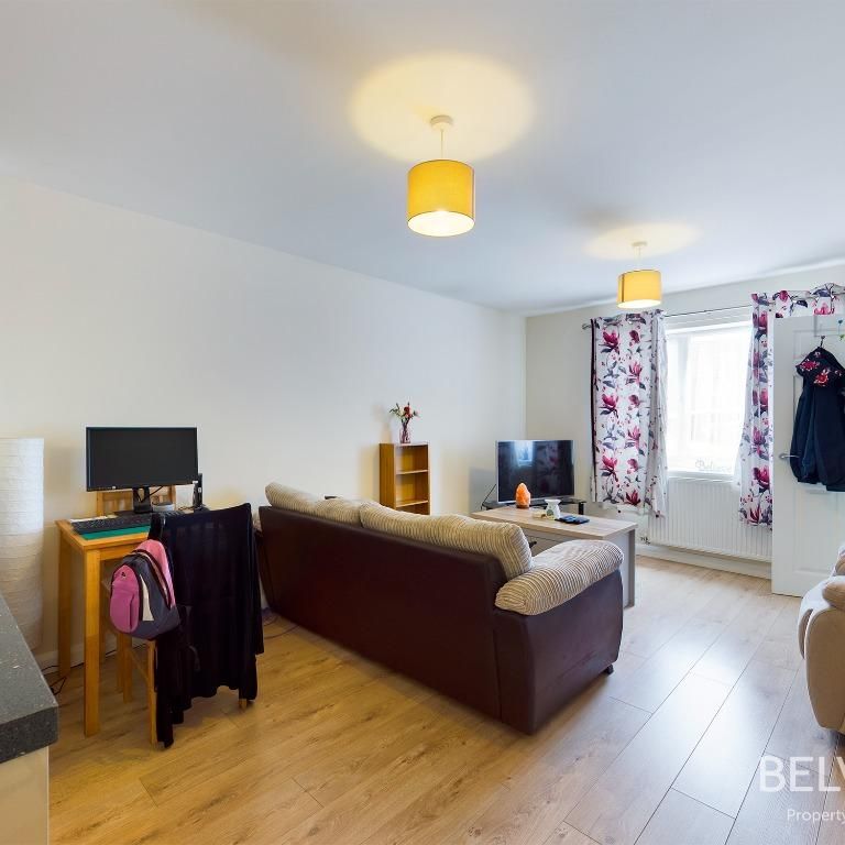 3 bedroom end of terrace house to rent - Photo 1