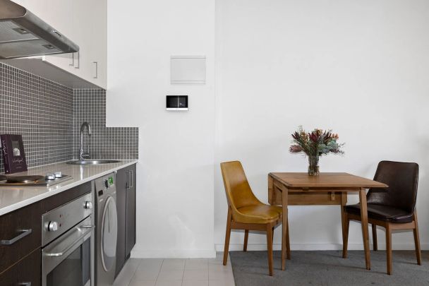Modern Apartment with Private Courtyard in Victorian Grandeur - FURNISHED! - Photo 1