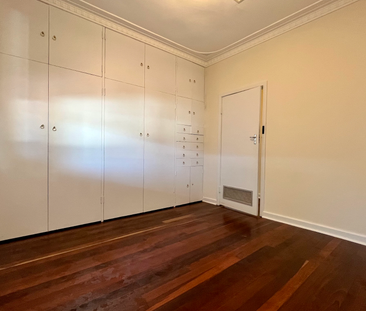 Spacious 3-Bedroom Home - Freshly Painted & Newly Polished Wooden F... - Photo 4