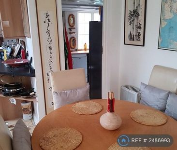 1 bedroom in a house share to rent - Photo 2