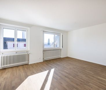 Erstbezug nach Totalsanierung! 2.5-Zimmerwohnung mit Traumküche suc... - Photo 1