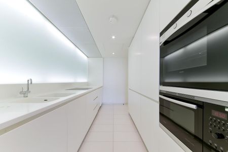 A bright two bedroom apartment in Albion Riverside SW11, to let through Knight Frank Battersea and Riverside. - Photo 4