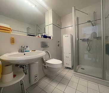 Ideal für 1 Person! Schöne 2-Zimmer-Wohnung mit Balkon + Tiefgaragenstellplatz in Hennef - Photo 2