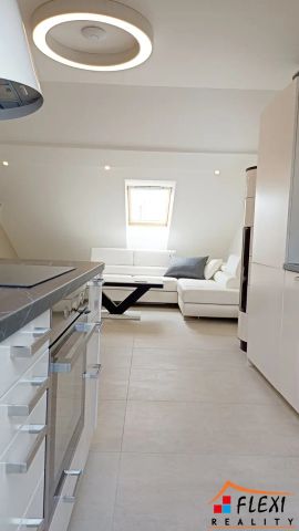 Pronájem nadstandartního podkrovního bytu 2+kk/65 m - Photo 2