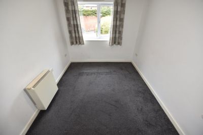 2 bedroom Flat in Flat 10, Leeds - Photo 4