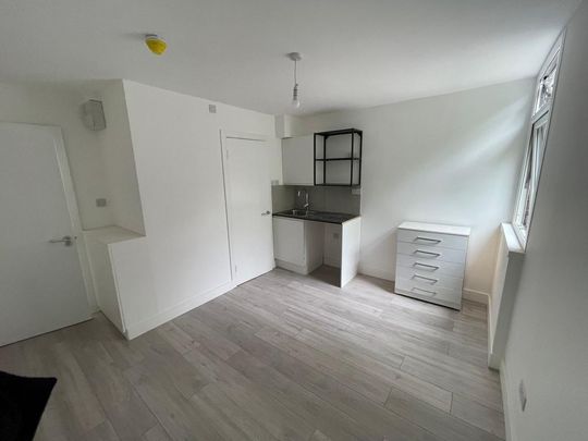 Studio to rent - Photo 1