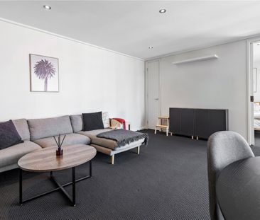 1210/668 Bourke Street - Photo 2