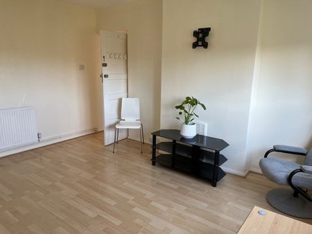 2 Bed Flat, Fairwood Court, E11 - Photo 4